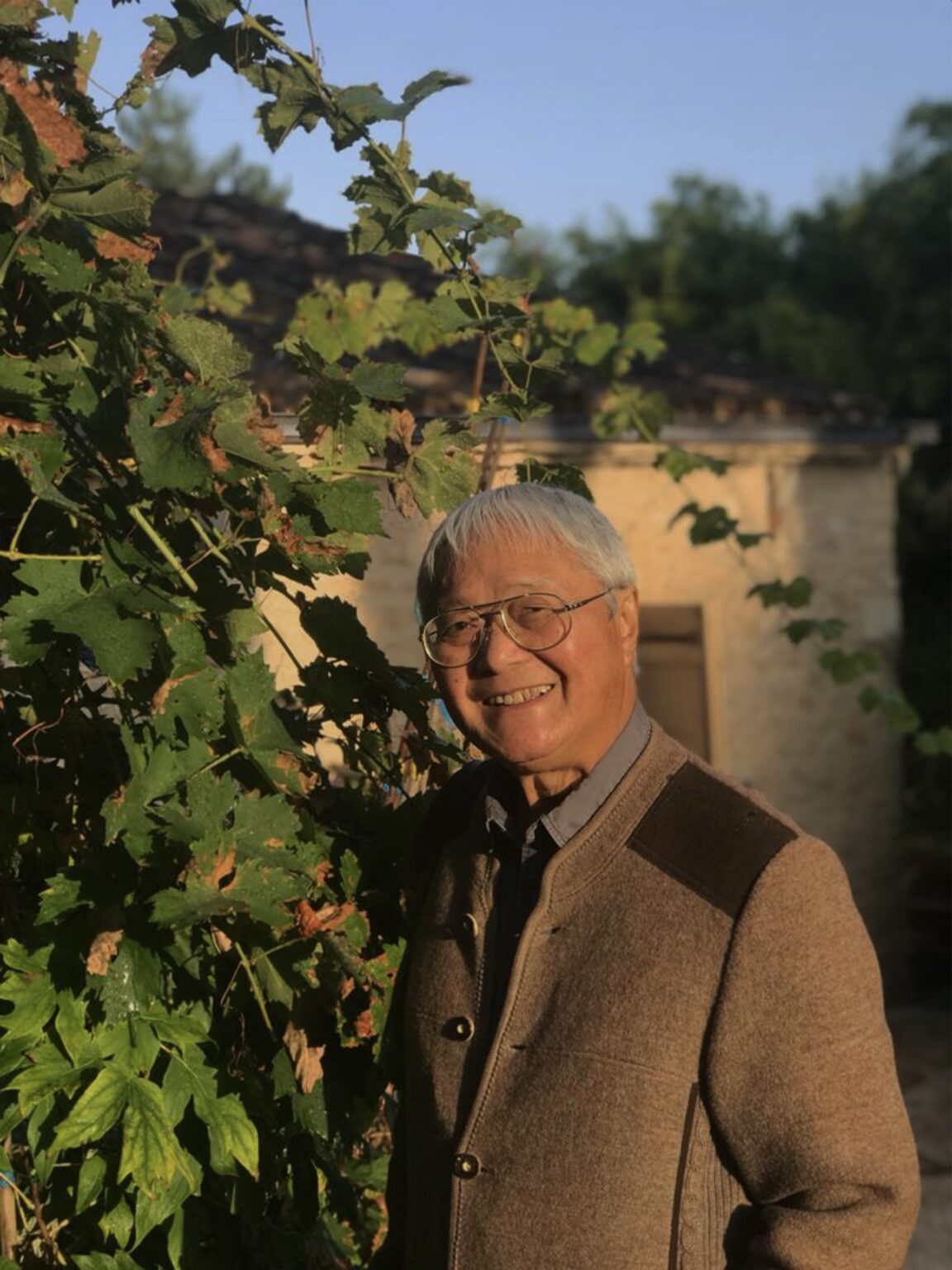 Ngo Manh Duc (B. 1941), son of Le Thi Luu (Vietnamese, 1911-1988) born on 1 January 1941, which he enunciates as “1.1.41” with his constant smile, speaking softly and slowly which never fails to grab the listener’s attention. He was brought up in a wonderful atmosphere of painters and intellectuals (often of Vietnamese origin), and this only helped to cement the ideals and traditions of family, close friends and kinships.